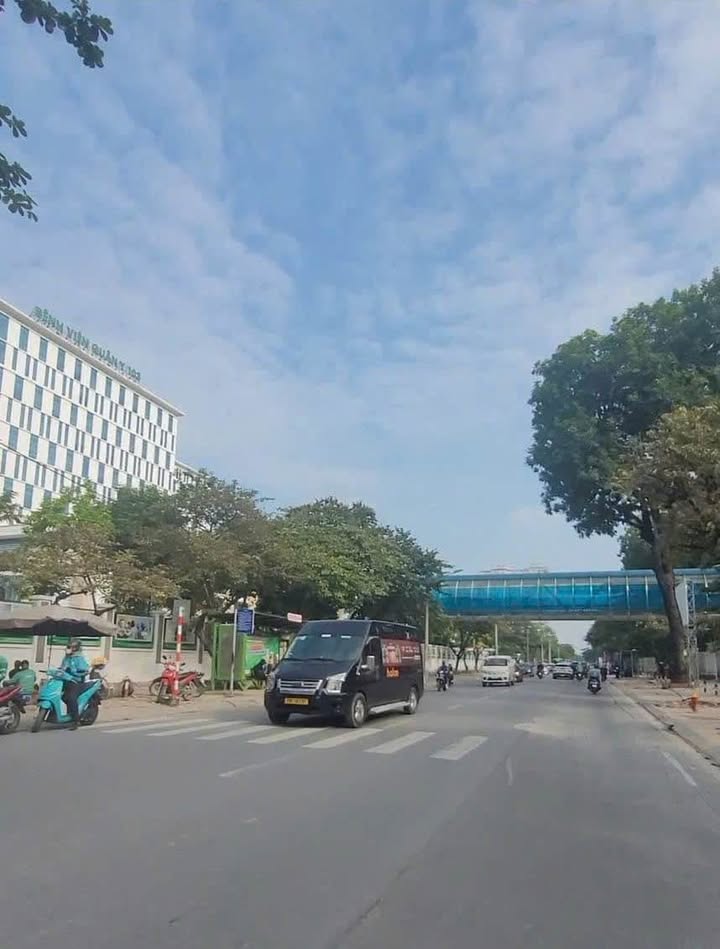 Nhà mặt phố Phùng Hưng Hà Đông 42m² giá 14 tỷ - Không quy hoạch, thang máy tiện lợi!