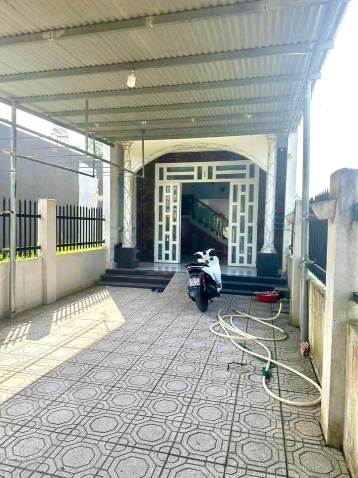 Nhà gác lửng Quảng Tiến 125m² giá 1.8 tỷ - Gần chợ và trường học