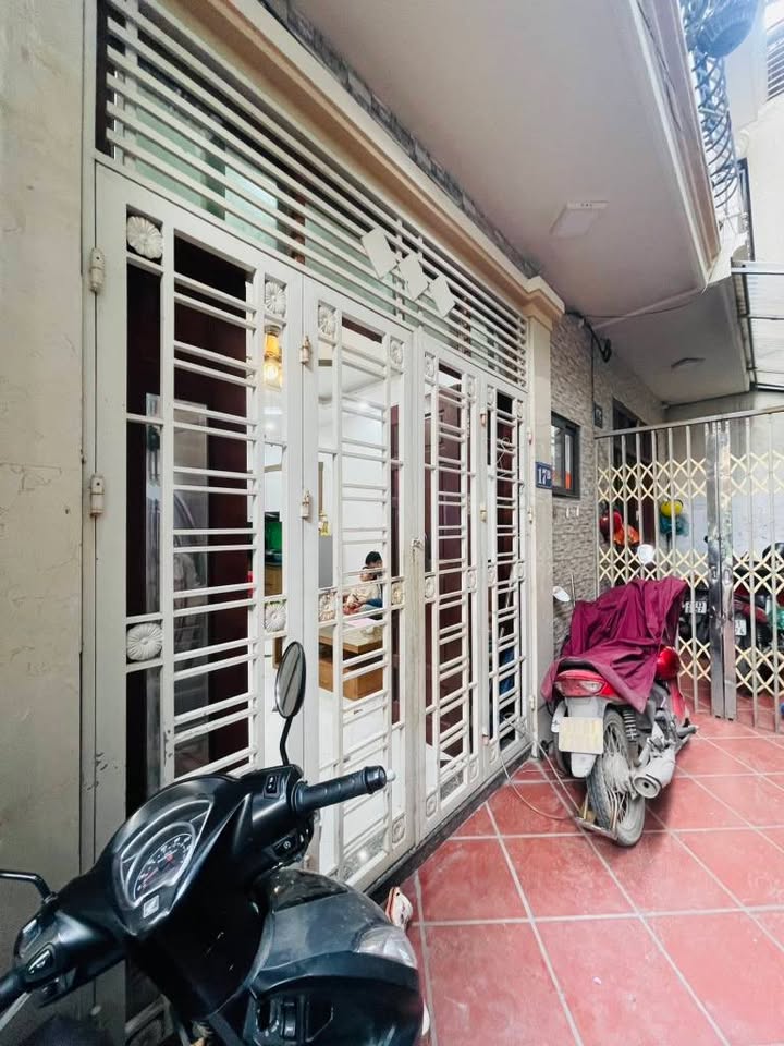 Nhà mới Phương Canh 31m² giá 5.5 tỷ - Ô tô tránh, tiện ích bạt ngàn!