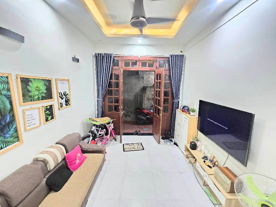 Nhà đẹp Kim Giang Thanh Trì 37m² giá thỏa thuận - Ô tô đỗ gần, tiện ích đầy đủ!