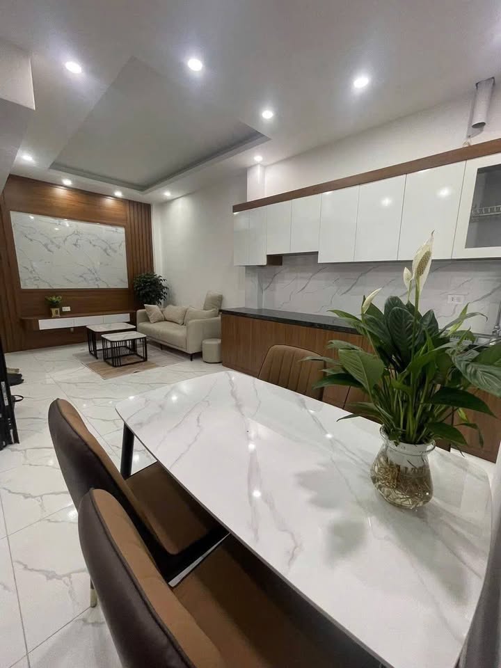 Nhà 5 tầng Làng Tó, Tả Thanh Oai, 33m² giá 5.3 tỷ - Full nội thất sang trọng!