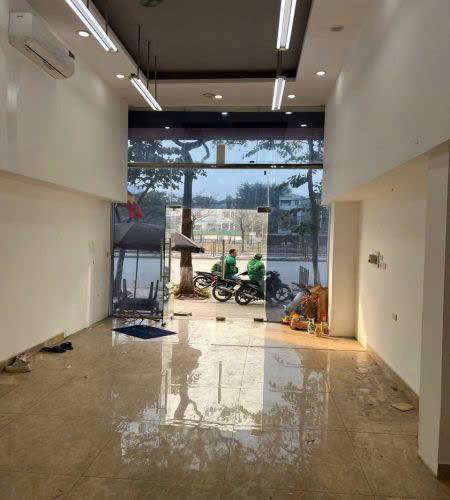 Nhà mặt đường Giải Phóng, quận Hoàng Mai 460m² giá 40 triệu - Địa điểm lý tưởng cho kinh doanh!