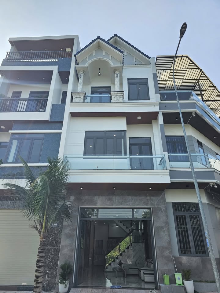 Nhà 1 trệt 2 lầu tại Bình Chuẩn, 61.1m² giá 4.3 tỷ - Sổ hồng riêng, sẵn sàng vào ở!