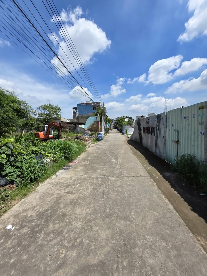 Đất nền Dĩ An 109m² giá 3.35 tỷ - Sổ hồng riêng, gần chợ Tân Long!