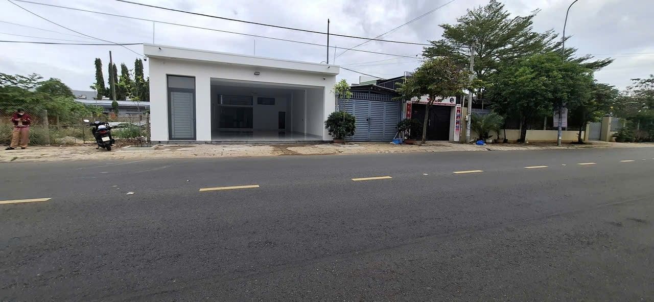 Nhà mặt bằng nguyên căn cho thuê đường Cách Mạng Tháng 8, Bà Rịa - Vũng Tàu 200m² - Mặt tiền kinh doanh sầm uất!