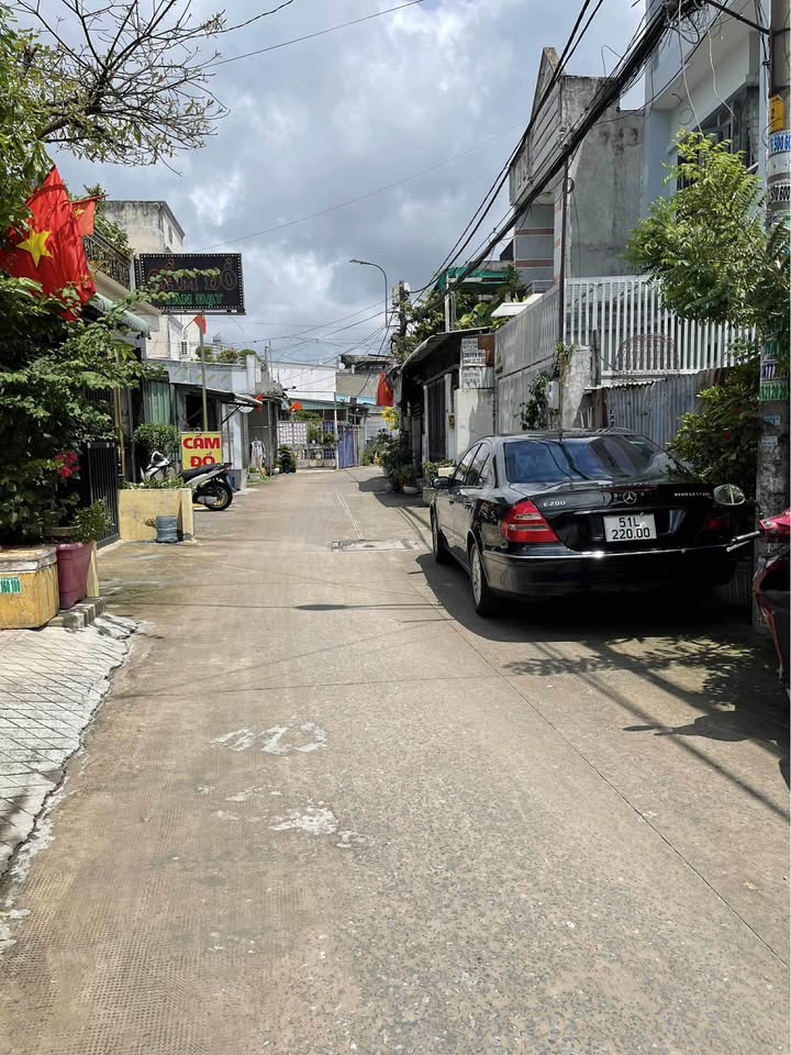 Đất nền Hóc Môn 100m² giá 4.75 tỷ - Vị trí đẹp, thuận tiện di chuyển!