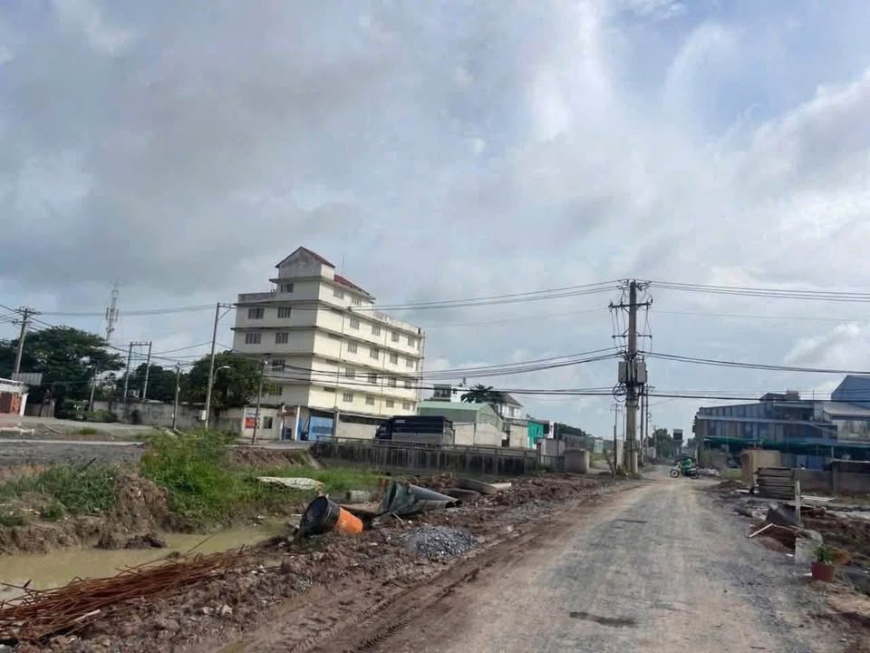Đất thổ cư Hóc Môn 1.036m² giá 29 tỷ - Mặt tiền kênh rộng 40m!