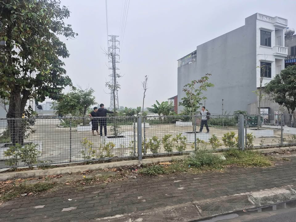 Nhà 2 tầng tại phố Chính Hảo, 100m² giá 5 tỷ - Vị trí kinh doanh đắc địa!