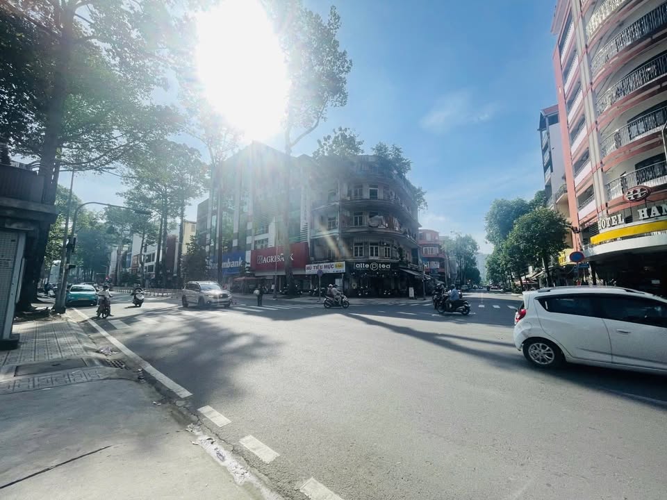 Nhà phố Trần Tuấn Khải, Quận 5, 76m² giá 19 tỷ - Kinh doanh sầm uất!