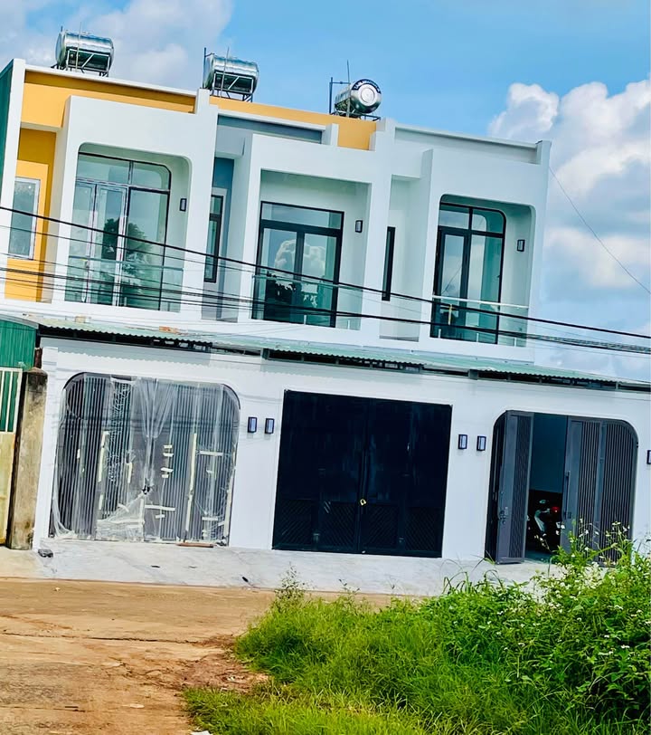 Nhà phố Hội Phú, Pleiku 99m² giá 2.45 tỷ - Hẻm ô tô thông thoáng, vị trí đắc địa!