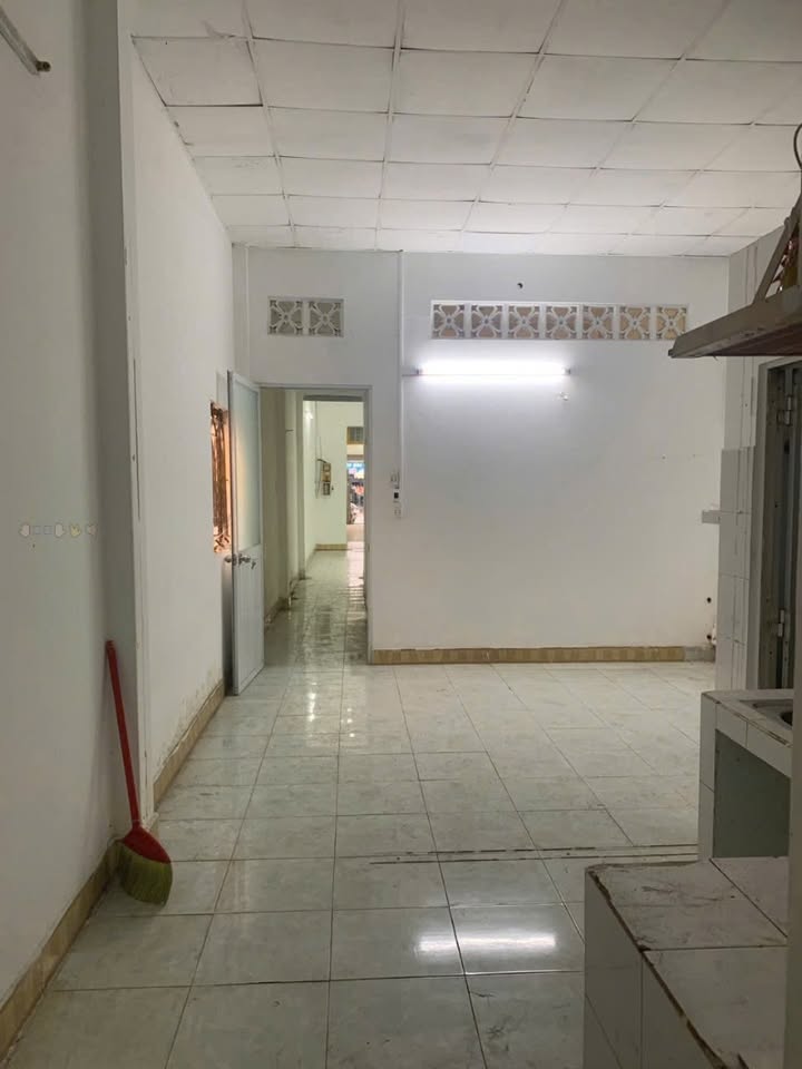 Nhà mặt tiền Phan Văn Hùm, Q12, 151m² giá chỉ 15 triệu - Kinh doanh sinh lời cao!