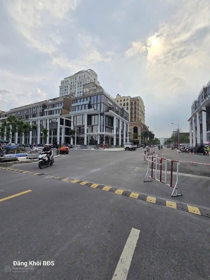 Shophouse L' Arcade Phú Mỹ Hưng 148m² giá 270 triệu - Cho thuê góc 2 mặt tiền đắc địa!