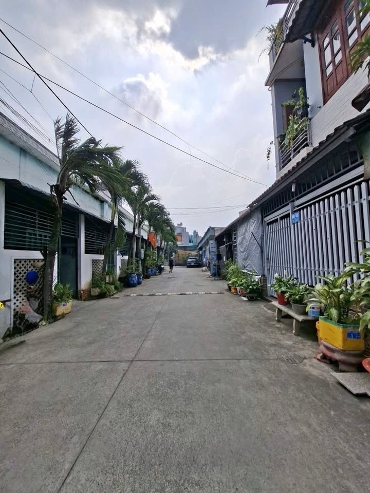 Nhà 1 trệt 2 lầu Dĩ An 103m² giá 5 tỷ - Sổ hồng riêng, thương lượng