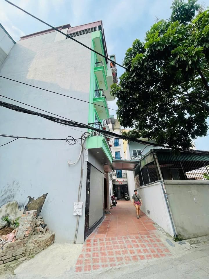 Nhà phố Thạch Bàn 32m² giá 6.7 tỷ - Lô góc, tiện ích đầy đủ!