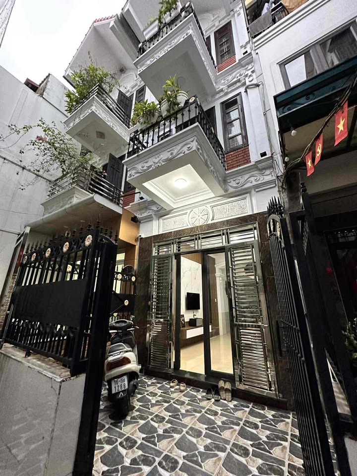 Nhà phố Lạch Tray - 60m² giá 3.85 tỷ - Sân cổng riêng, gần hồ Quần Ngựa!