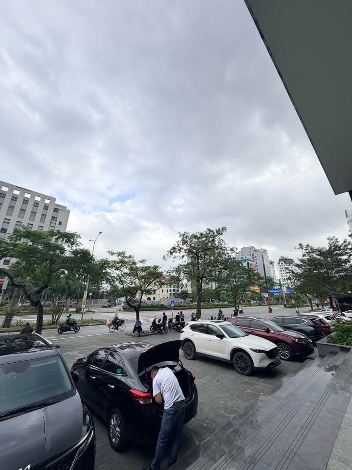 Bán toà nhà Lẩu dê Phượng Chi 400m² giá 135 tỷ - Đầu tư sinh lời ngay!