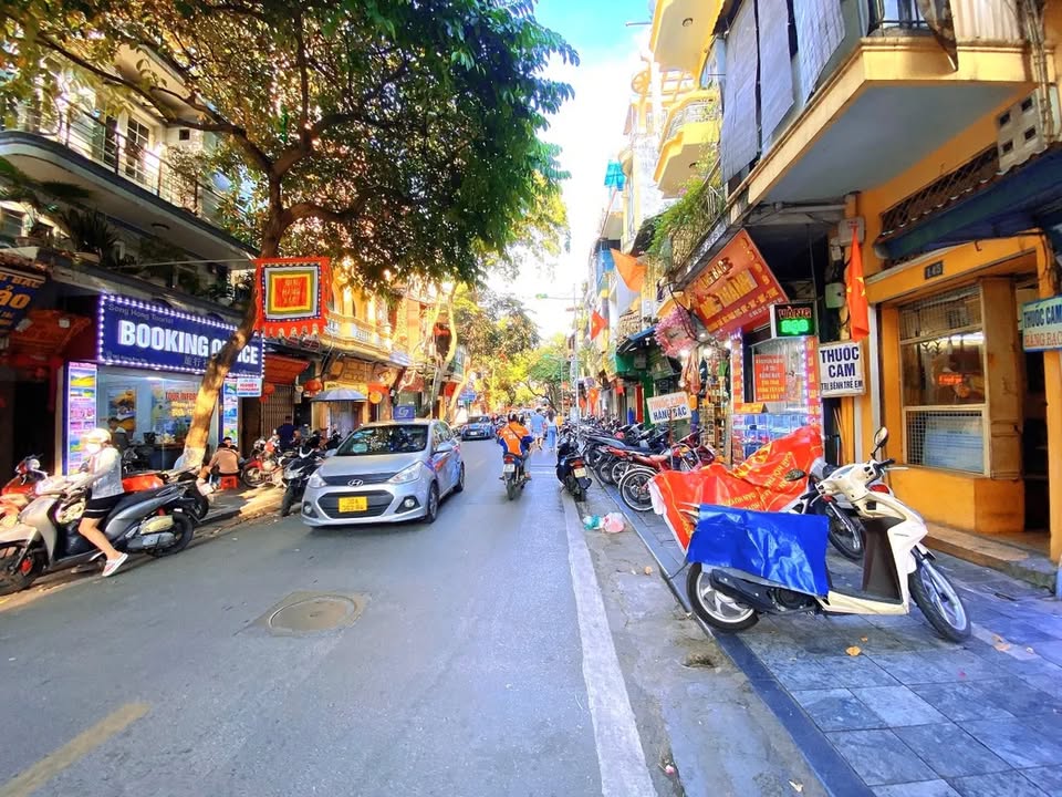 Bán FrontHouse Hàng Bạc 140m² giá 85 tỷ - Vị trí vàng, ô tô tránh 2 chiều