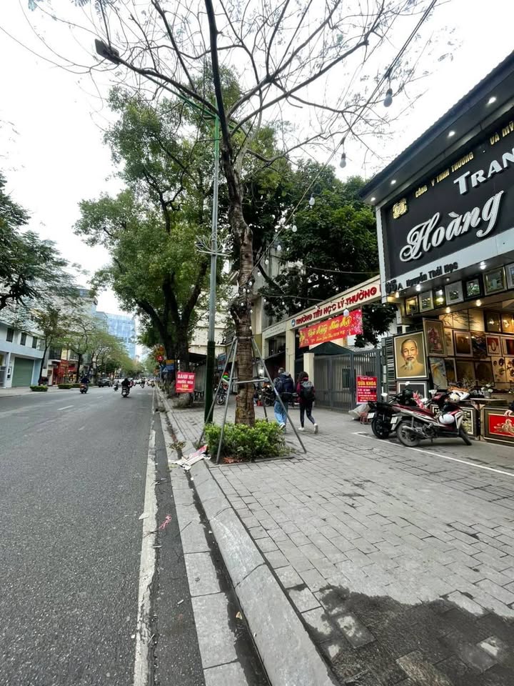 Nhà phố Nguyễn Thái Học, Đống Đa 126.3m² giá 95 tỷ - Vị trí vàng cho kinh doanh