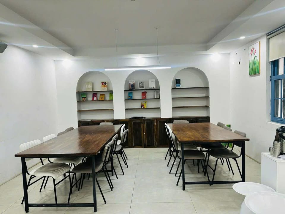 Quán cafe mặt tiền 2 mặt đối diện Đại học Đông Á - Giá thuê 18 triệu/tháng