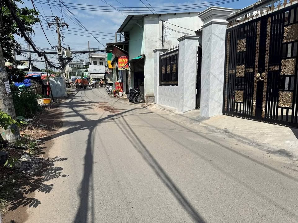 Đất nền Bình Chánh 300m² giá 11.9 tỷ - Đường rộng, thích hợp kinh doanh!