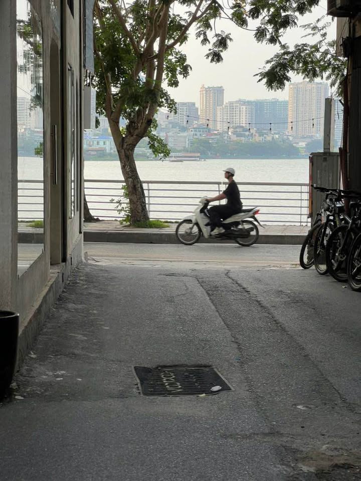 Nhà đẹp Trích Sài 48m² giá 19 tỷ - Biệt thự ven Hồ Tây với view tuyệt đẹp!