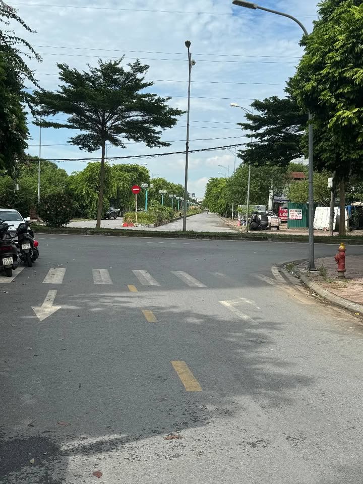 Nhà mặt phố Nguyễn Cao Luyện, Long Biên 76m² giá 13.9 tỷ - Kinh doanh sầm uất!