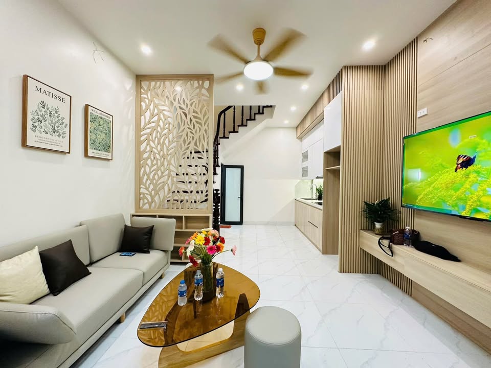 Nhà mới Trần Duy Hưng 48m² giá thỏa thuận - Thiết kế hiện đại, thang máy nhập khẩu!