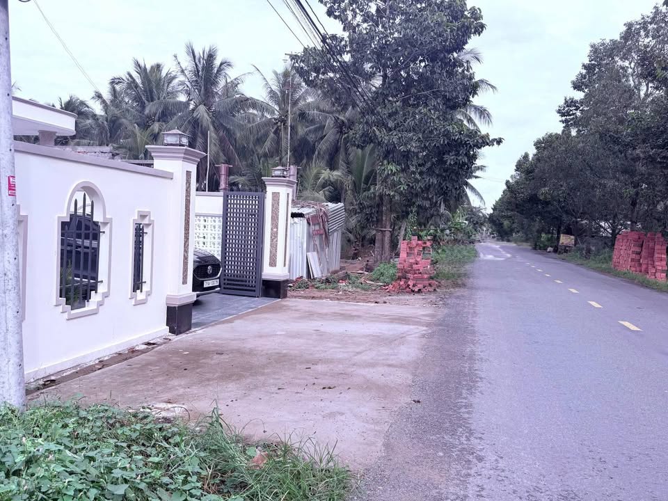 Nhà mặt tiền HL173, Hữu Định, 619m² giá 3.8 tỷ - Đường container, sân vườn cực chill!