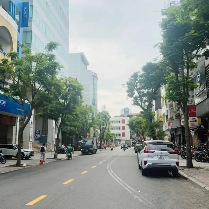 Bán nhà mặt tiền đường Lê Lợi, Quận 1 - Diện tích 68.5m² - Giá chỉ 24 tỷ!