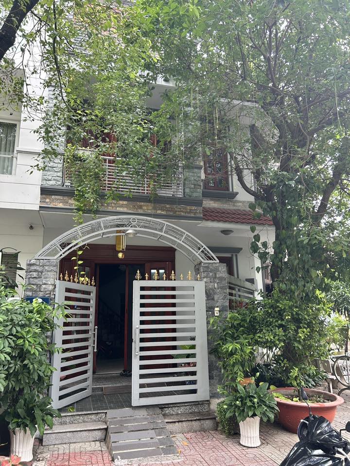 Biệt thự lô góc Tân Phong, Quận 7 - 132m² giá 29.5 tỷ - Đẳng cấp hiếm có!