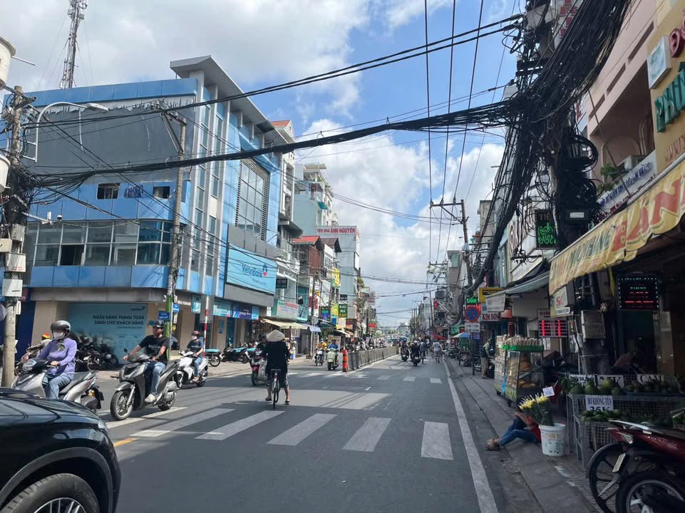 Biệt thự Nguyễn Thị Tần, Quận 8, 106m² giá 11 tỷ - Full nội thất, vào ở ngay!