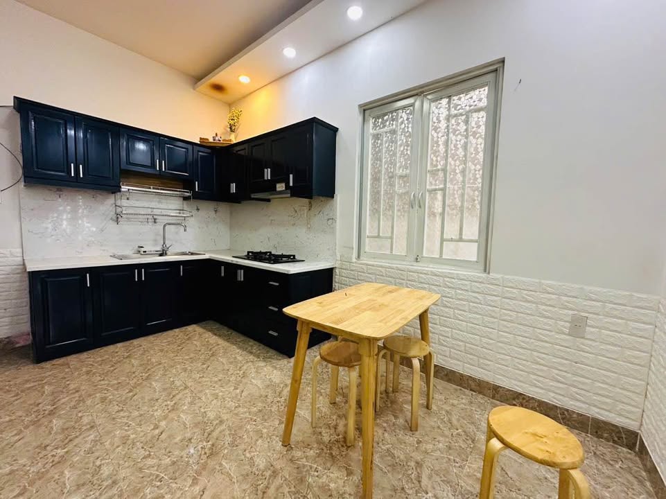 Nhà kiên cố Đà Lạt 57m² giá 1.42 tỷ - Gần chợ và trường học!