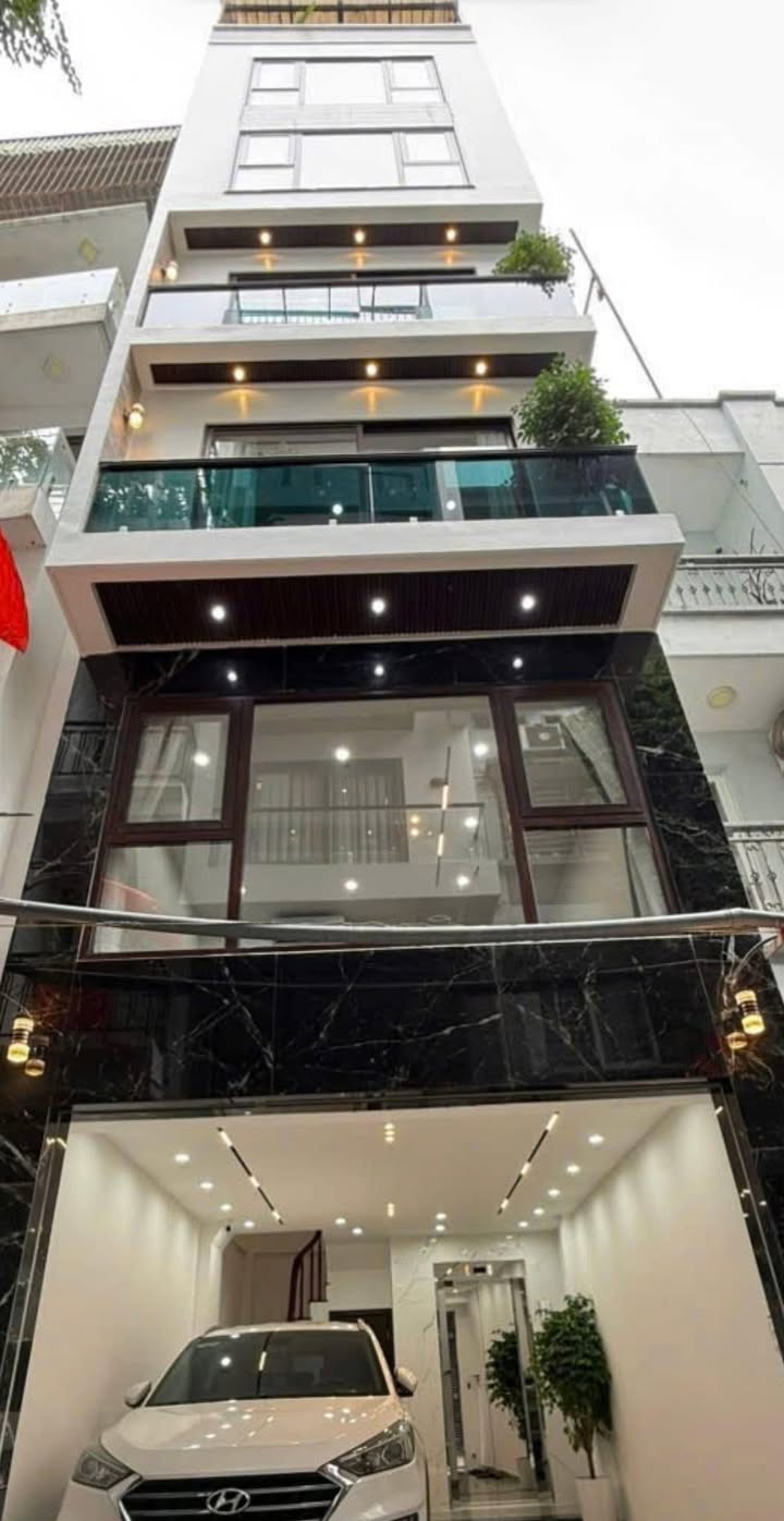 Nhà phố Bồ Đề 38m² 8 tầng – Ô tô vào nhà, gần Phố Cổ!