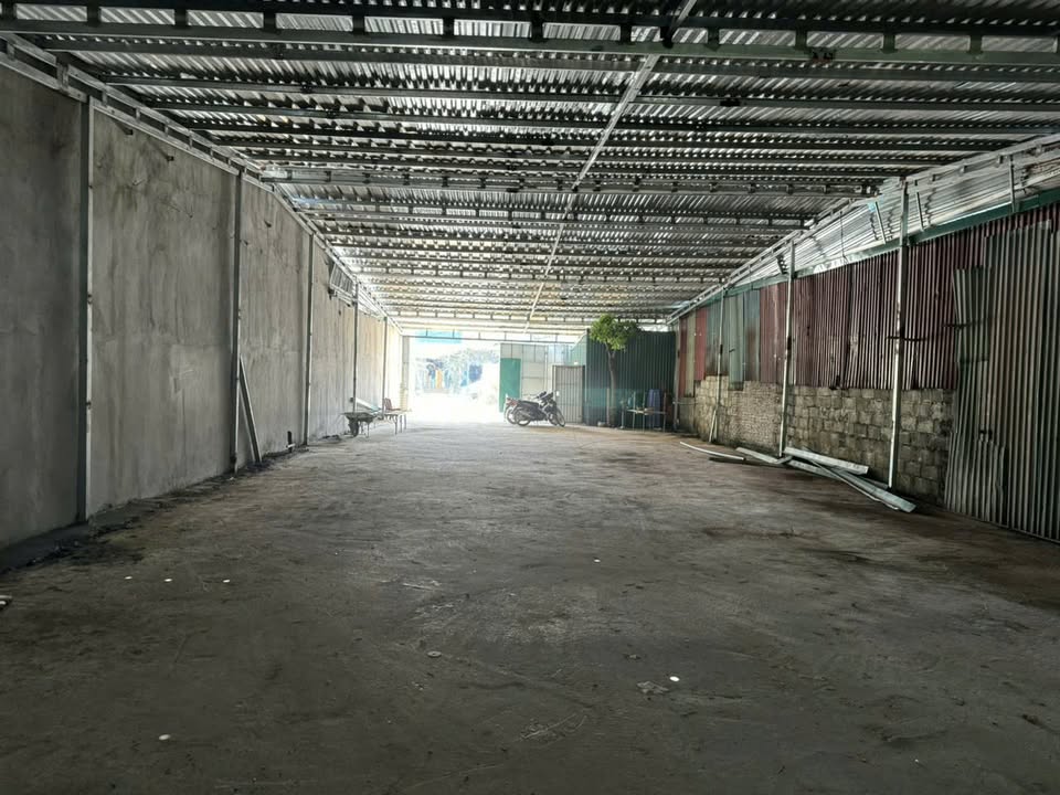 Kho xưởng cho thuê KCN Phú Nghĩa - 4500m² giá 382.5 triệu - Đường Quốc lộ 6 tiện lợi!