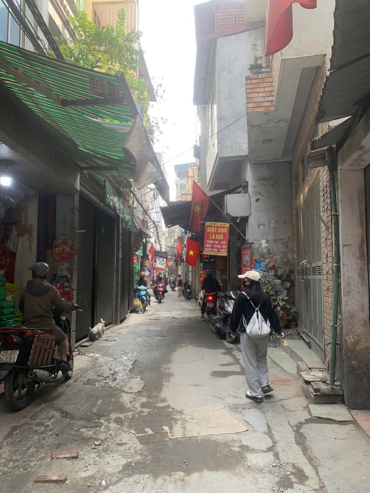 Bán đất tặng nhà C4 tại Miêu Nha, Xuân Phương 39m² giá 4.7 tỷ - Hàng xóm thân thiện, giao thông thuận tiện!