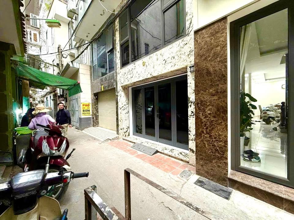 Nhà đẹp Yên Hòa Cầu Giấy 32m² giá thỏa thuận - Ô tô vào tận cửa!