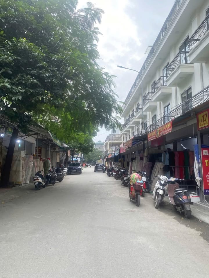 Quầy bán vải cho thuê tại Chợ Baza Gia Lâm - Giá 200 triệu/năm, sẵn sàng kinh doanh ngay!