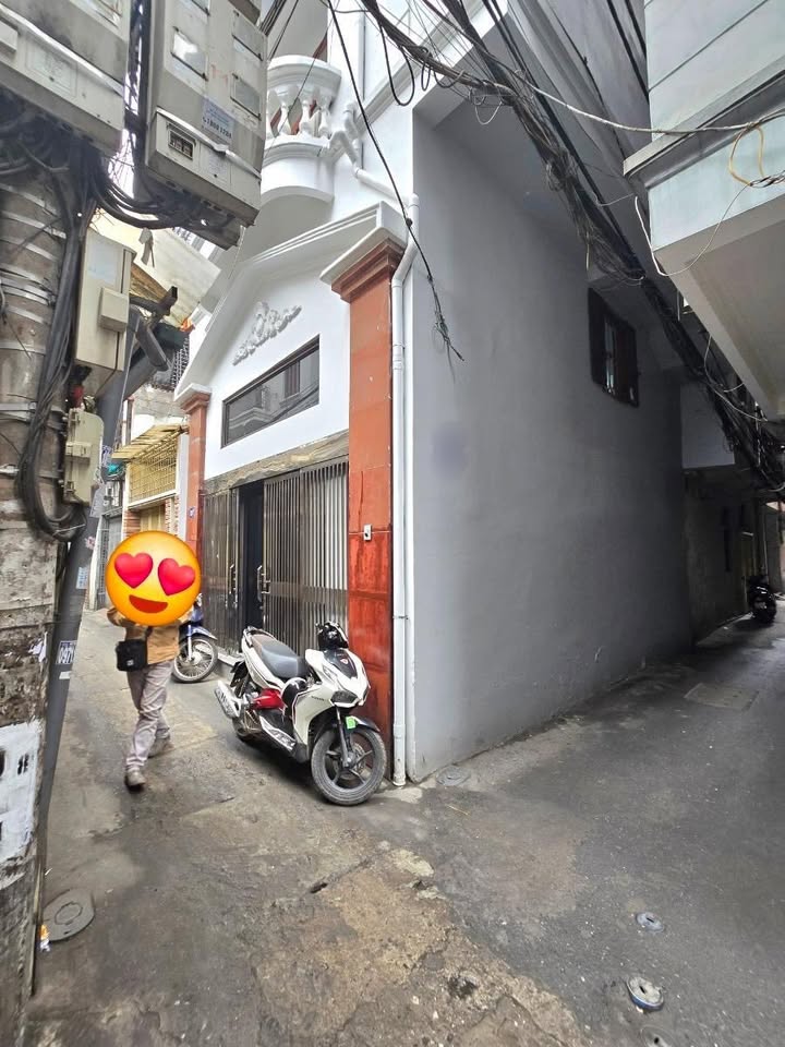 Nhà Thái Thịnh, Đống Đa 28m² giá 13.5 tỷ - Lô góc, mặt ngõ thông, trung tâm!