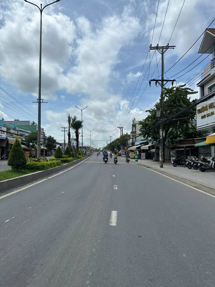 Đất nền mặt tiền Trần Hưng Đạo, Long Xuyên 300m² - Hướng Tây Nam, giá thỏa thuận!