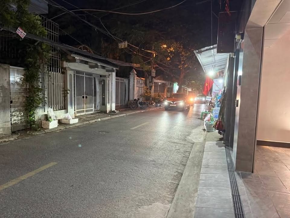 Mặt phố Ngọc Thụy quận Long Biên 40m² giá 5 tỷ - Kinh doanh sầm uất, ô tô tránh