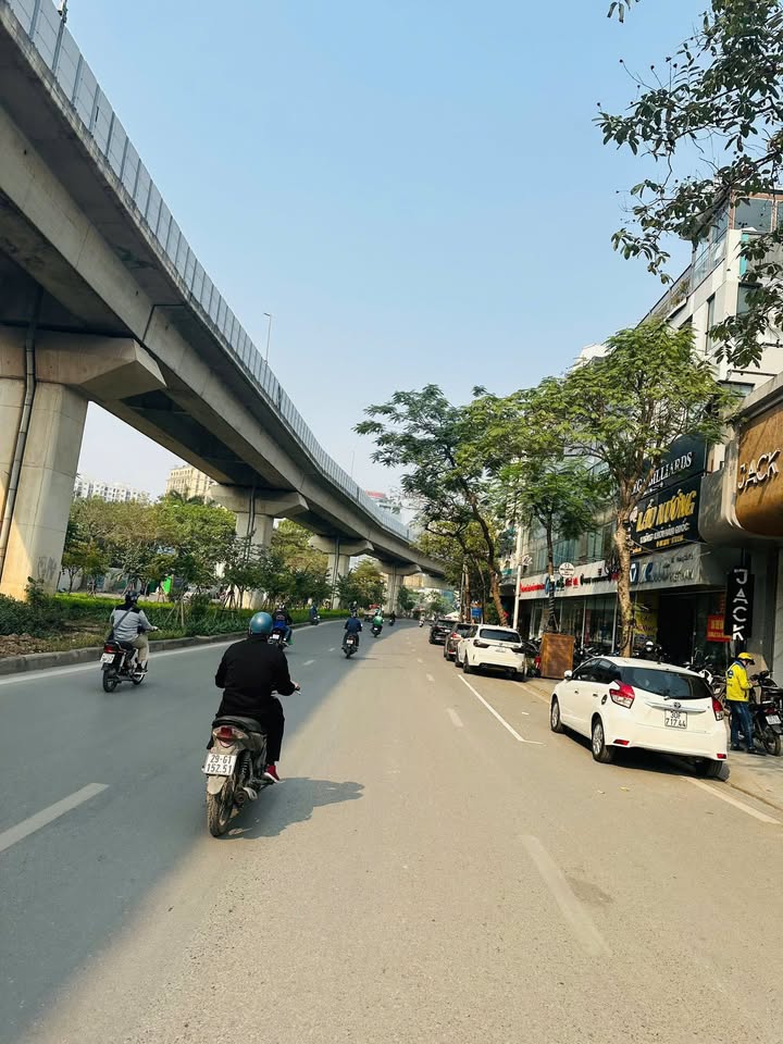 FrontHouse Hoàng Cầu - 370m² giá 200 tỷ - Mặt tiền 14m, cơ hội đầu tư hiếm có!