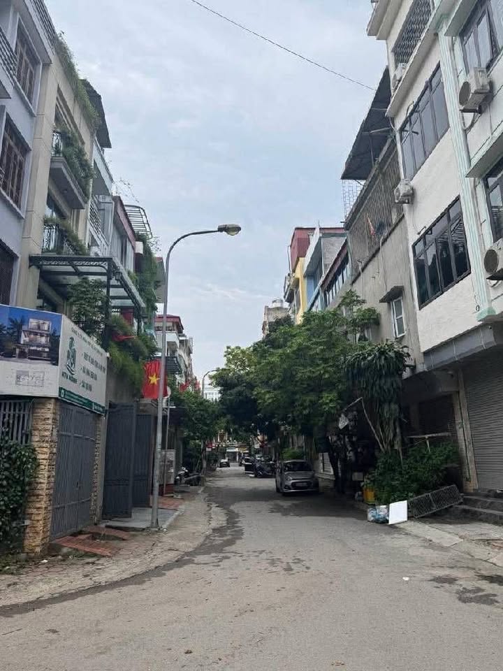 Nhà phố KĐT Văn Quán 75m² giá 22 tỷ - View trường học, 2 vỉa hè hiếm có!