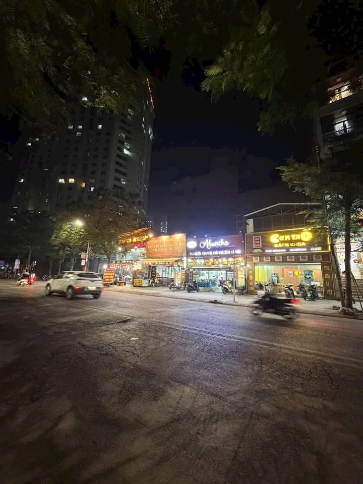 Cho thuê FrontHouse Trần Nguyên Đán Hoàng Mai 200m² - Vỉa hè đẹp, vị trí đắc địa!