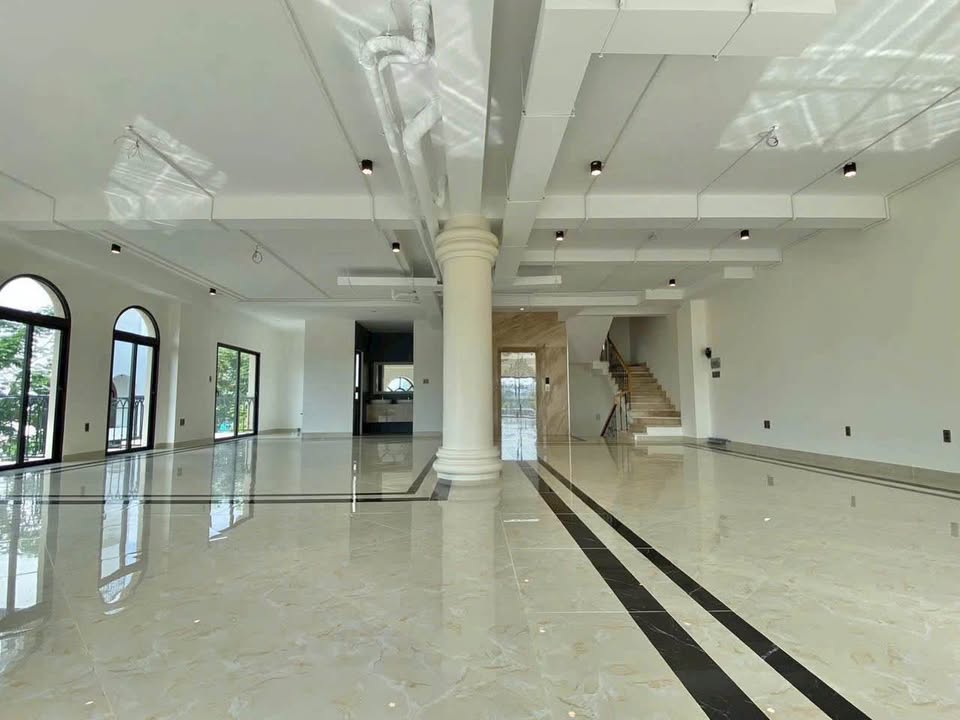 Cho thuê mặt bằng lô góc 2 mặt tiền KĐT Lê Hồng Phong 2, Nha Trang - Thiết kế sang trọng, diện tích 300m²