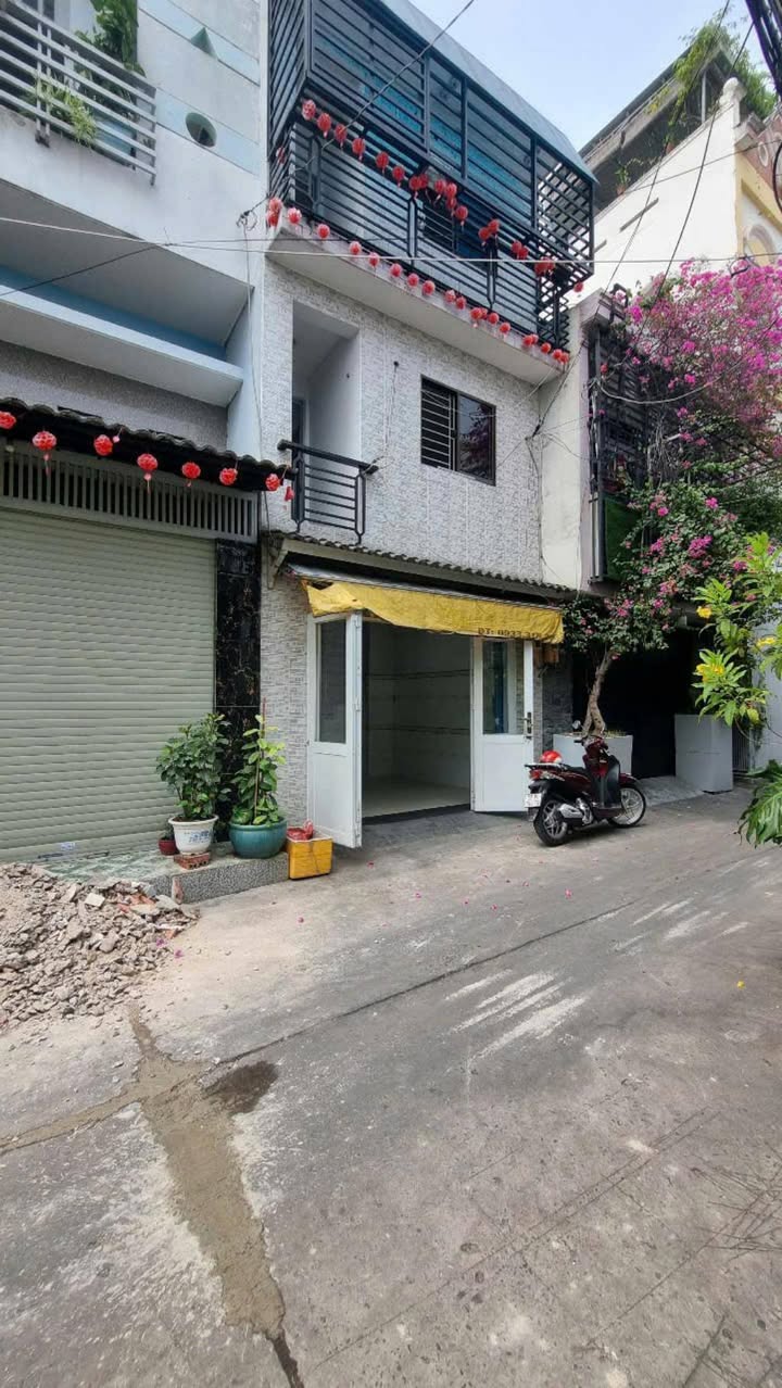 Nhà phố trung tâm Nguyễn Văn Quá 24m² giá 2.2 tỷ - Thiết kế đẹp vào ở ngay!