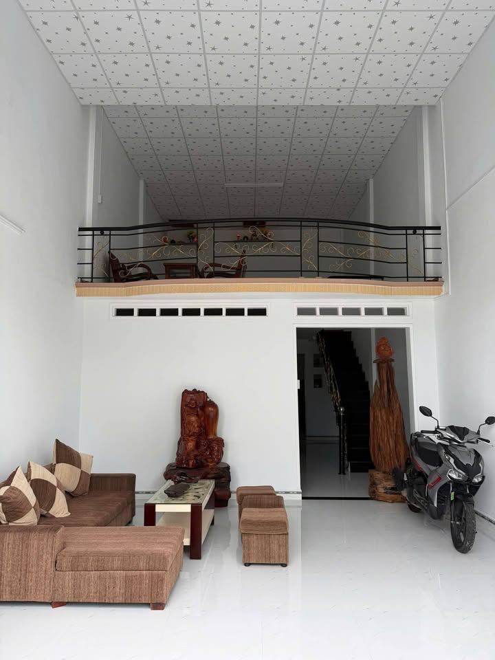 Nhà mặt tiền đường Quang Trung, Bình Định 102m² giá 2.5 tỷ - Dọn vào ở ngay!