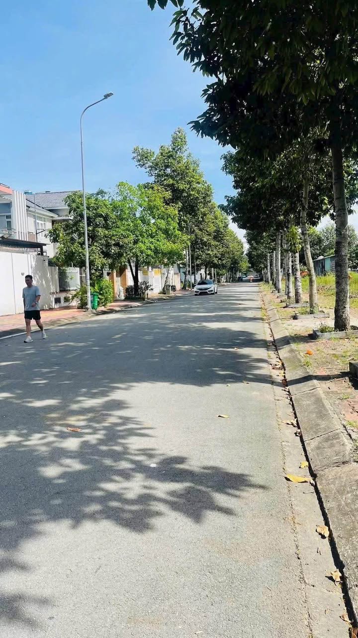 Nhà Hiệp Thành 3 Thủ Dầu Một 140m² giá 9 tỷ - Đối diện công viên vị trí VIP!