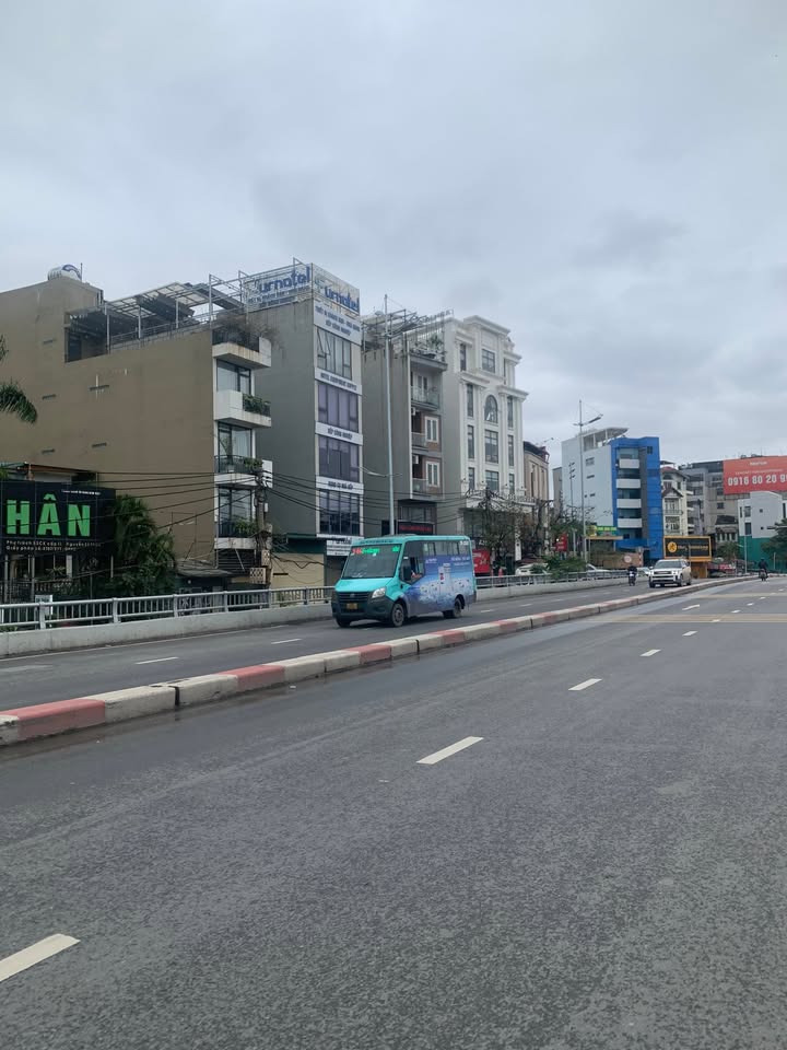 Nhà 8 tầng ngõ 52 Tô Ngọc Vân, Quảng An, 60m² giá 24.9 tỷ - View Hồ Tây đẳng cấp!