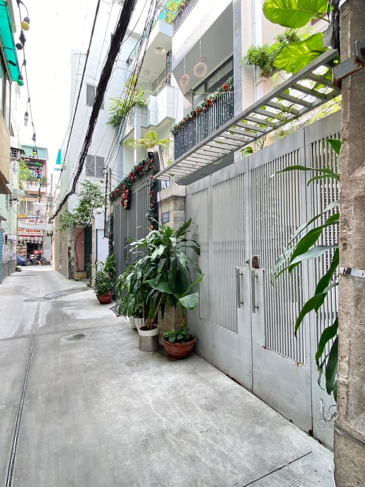 Nhà 4 tầng Cách Mạng Tháng 8, Tân Bình 78.2m² giá 8 tỷ - Đầu tư sinh lời ổn định!