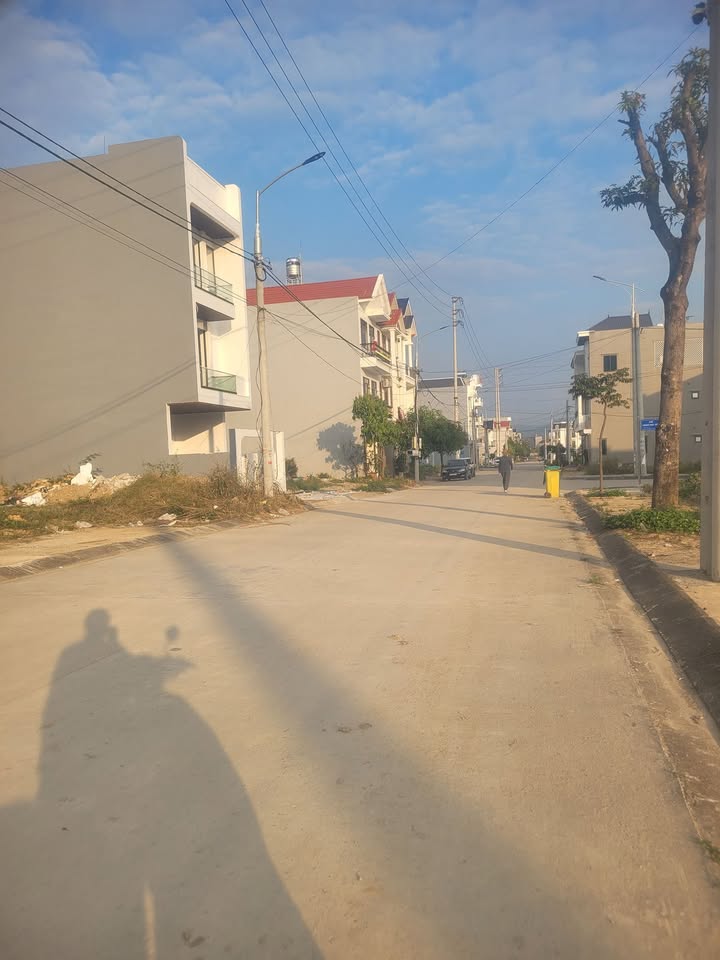 Đất nền Khu đô thị Hoàng Đồng, Lạng Sơn 87m² giá 2 tỷ - Hướng Nam, đường rộng